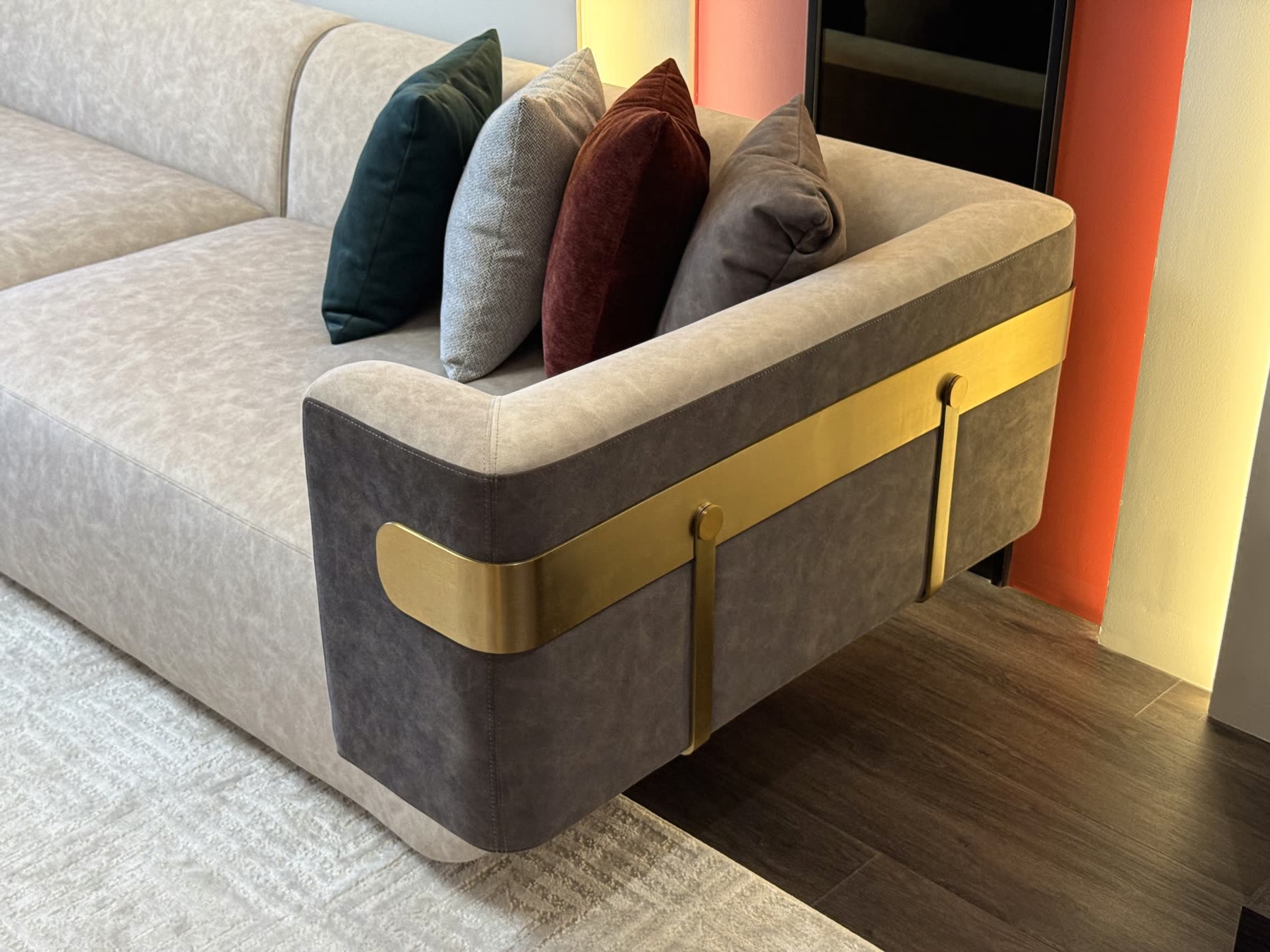 High-End Custom-Made Furniture - Divano